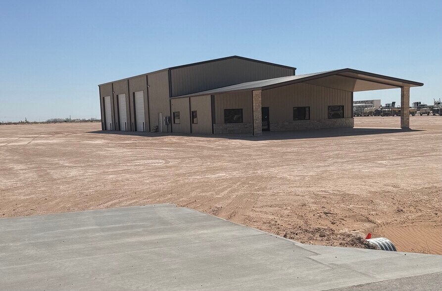 2812 EAST COUNTY RD 147 rd, Midland, TX à louer - Photo du bâtiment - Image 2 de 6