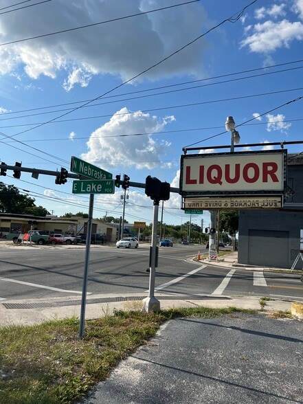 3607 N Nebraska Ave, Tampa, FL à louer - Photo du bâtiment - Image 3 de 6