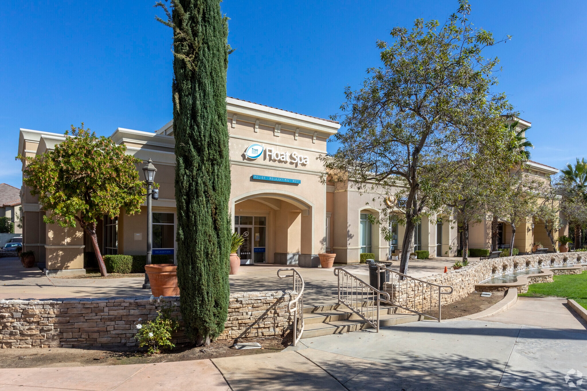 1102-1188 E Champlain Dr, Fresno, CA for lease Primary Photo- Image 1 of 7