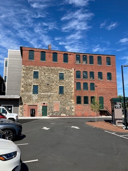 60 Fletcher St, Lowell, MA for lease - Building Photo - Image 3 of 5