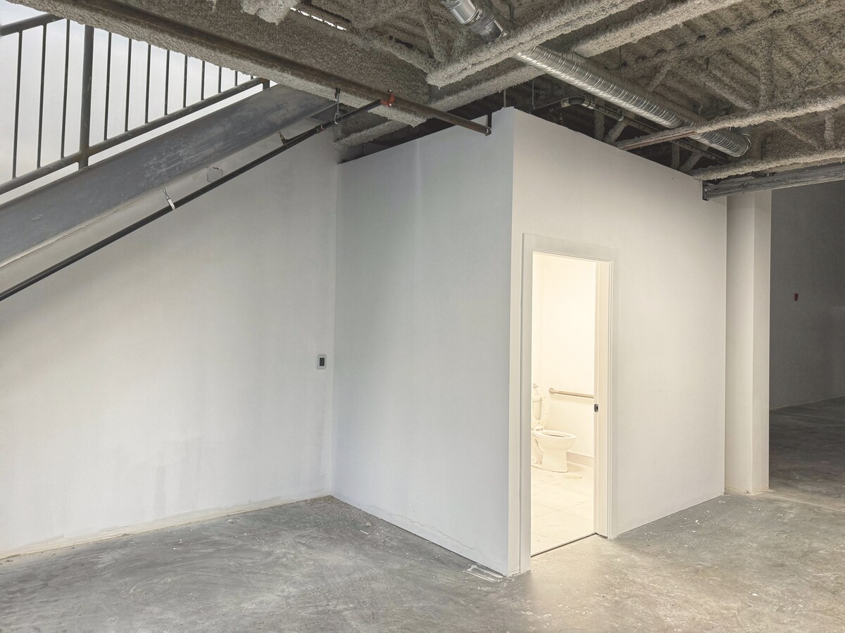 4899 Vanguard Rd, Richmond, BC V6X 2P8 - Unit 313 - - Interior Photo - Image 2 of 6