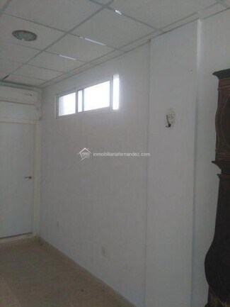 Plus de détails pour Commerce de détail à vendre