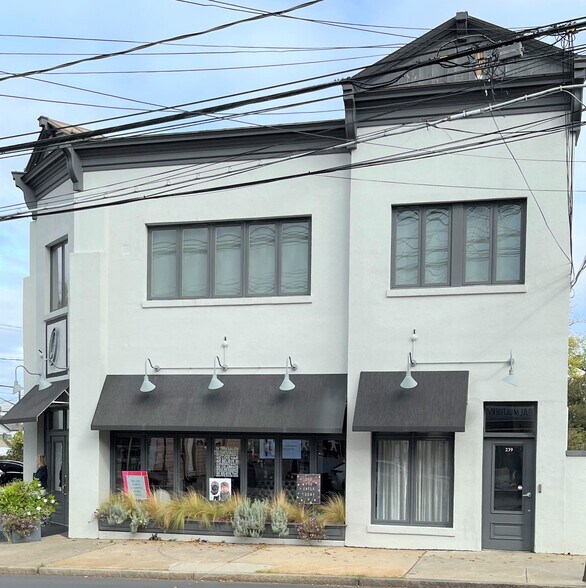 239 Mill St, Greenwich, CT à louer - Photo du bâtiment - Image 3 de 21