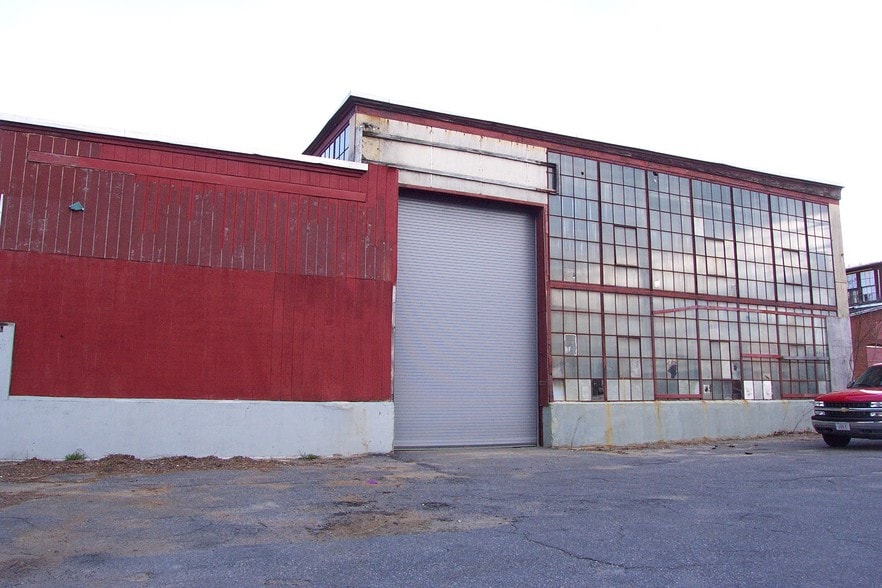 32 Oak Hill Ln, Fitchburg, MA for sale - Building Photo - Image 3 of 42