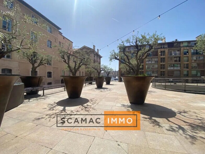 Industrial in Marseille for lease - Building Photo - Image 1 of 4