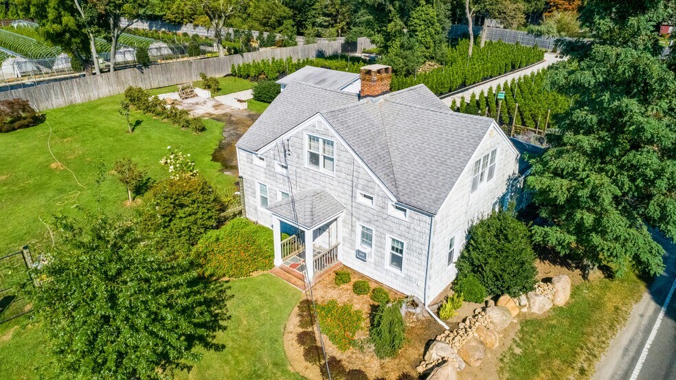 185-191 N Country Rd, Mount Sinai, NY à vendre - Photo du bâtiment - Image 2 de 46