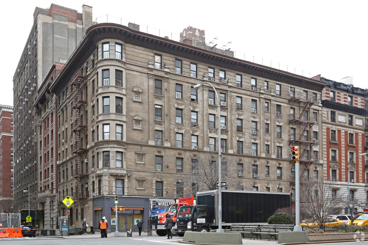 251 W 81st St, New York, NY à louer Photo du bâtiment- Image 1 de 7