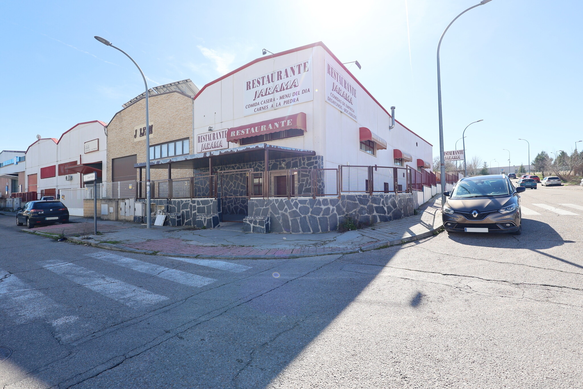Retail in Loeches, Madrid for sale Primary Photo- Image 1 of 4