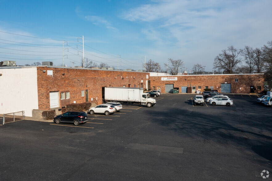 171-175 E 2nd St, Huntington Station, NY à vendre - Photo du bâtiment - Image 1 de 1