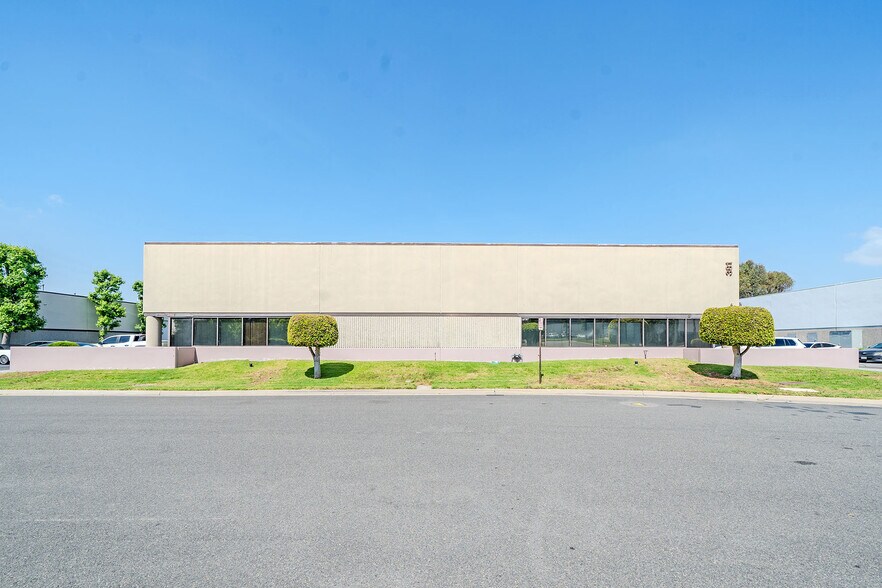 381 Thor Pl, Brea, CA à louer - Photo du bâtiment - Image 3 de 23