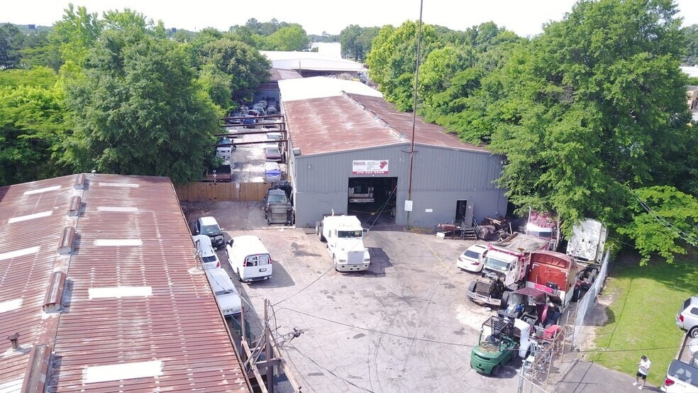 2514 W Point Ave, College Park, GA for lease - Building Photo - Image 2 of 9