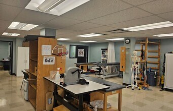 1461 Rue Jean-Talon E, Montréal, QC for lease Interior Photo- Image 2 of 10