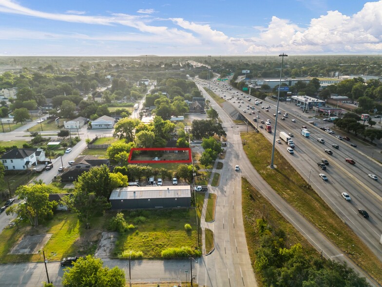 1213 N Loop W, Houston, TX for sale - Building Photo - Image 1 of 1