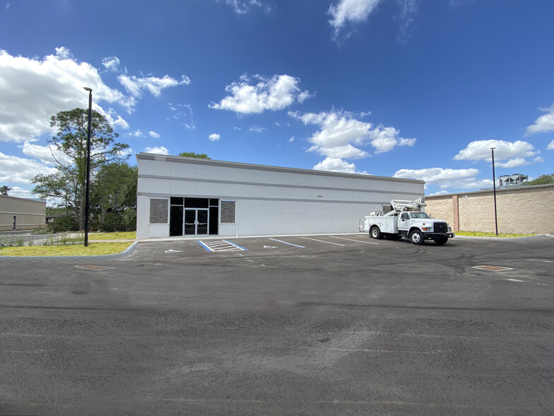 13922 US Hwy 441/27, Lady Lake, FL for lease - Building Photo - Image 3 of 6