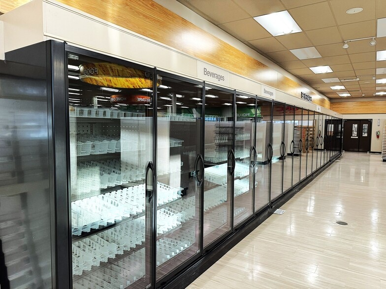 636 N Main St, Phoenix, OR for lease - Building Photo - Image 3 of 24