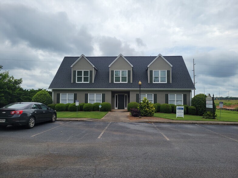 1026 Twelve Oaks Dr, Watkinsville, GA for lease - Building Photo - Image 2 of 6