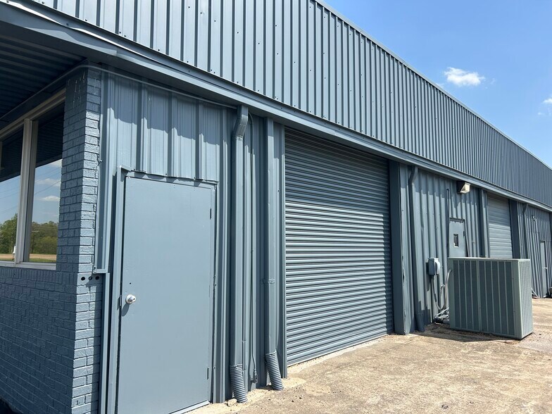 724 Airways Blvd, Jackson, TN à louer - Photo du bâtiment - Image 3 de 7