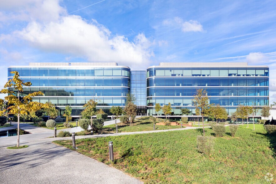 Calle Nanclares de Oca, 17, Madrid, Madrid à louer - Photo du bâtiment - Image 3 de 35