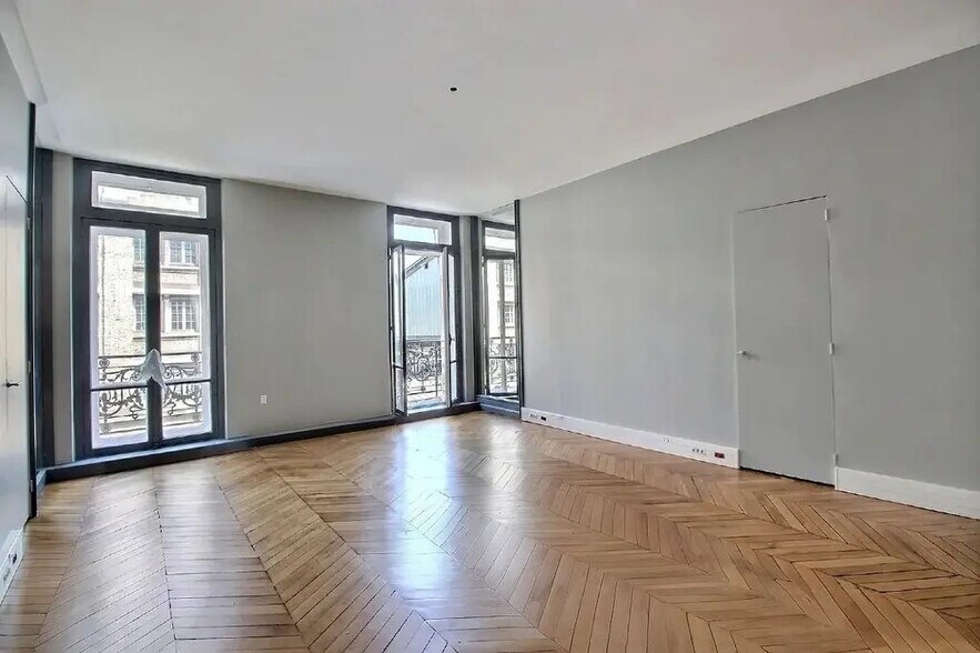 Office in Paris for lease - Building Photo - Image 2 of 7