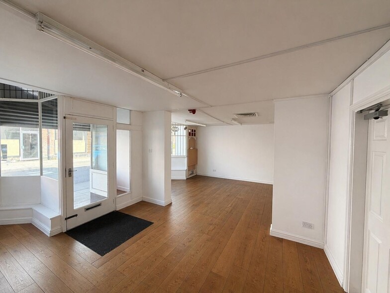 26 Heath St, Warrington for lease - Interior Photo - Image 2 of 3