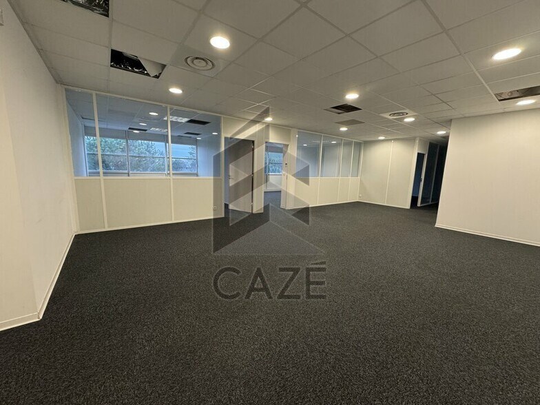 Office in Mérignac for lease - Interior Photo - Image 2 of 5
