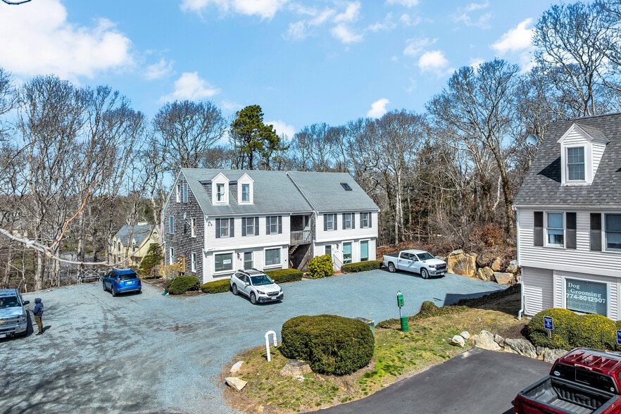 Oracle Square portfolio of 5 properties for sale on LoopNet.ca - Building Photo - Image 3 of 46