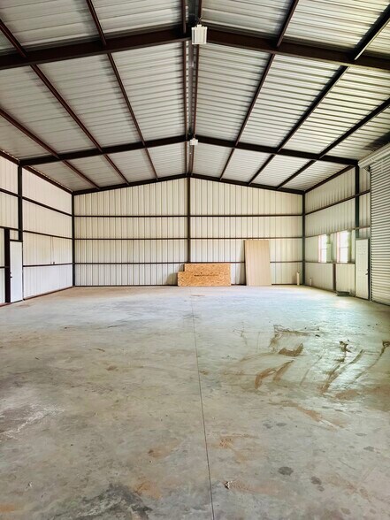 12500 US-183 Hwy, Luling, TX à louer - Photo du bâtiment - Image 2 de 13