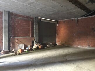 Plus de détails pour Multi-résidentiel à vendre