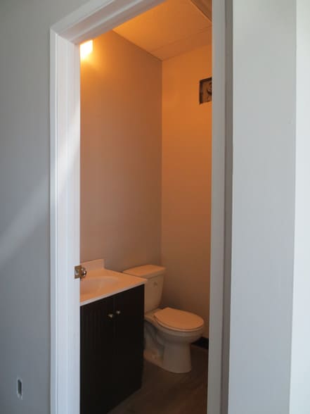 9804-9840 47th Ave NW, Edmonton, AB à louer - Photo intérieure - Image 3 de 3