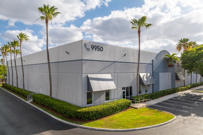 Plus de détails pour 9950 NW 17th St, Miami, FL - Industriel à louer