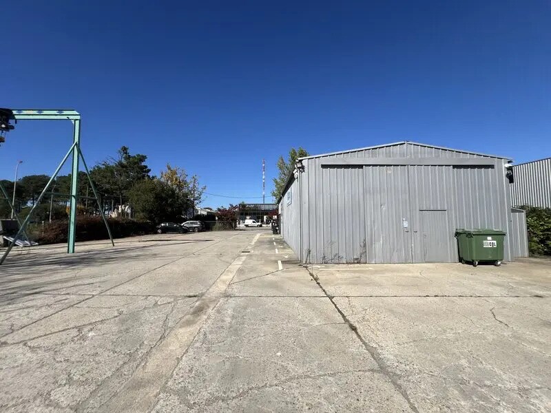 Flex in Le Haillan for lease Building Photo- Image 1 of 7