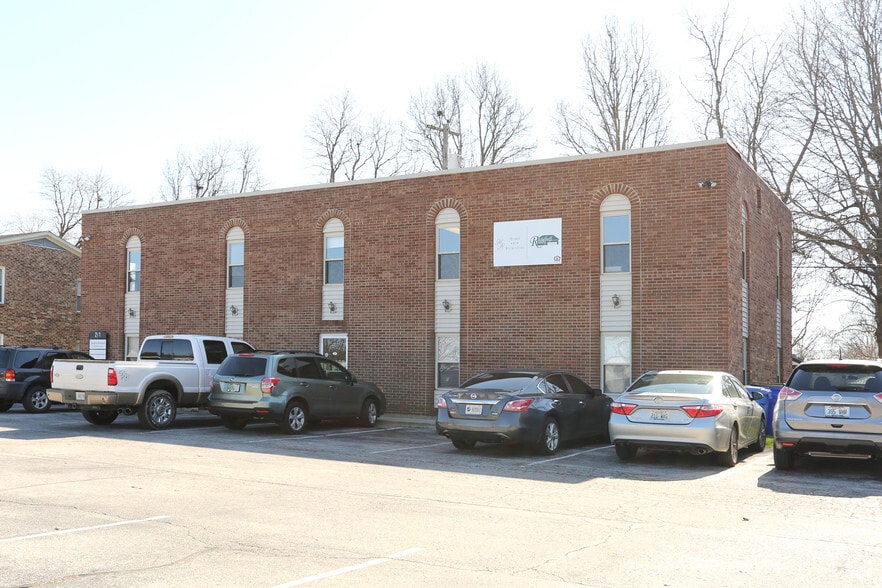 261 Regency Cir, Lexington, KY for sale - Building Photo - Image 2 of 22