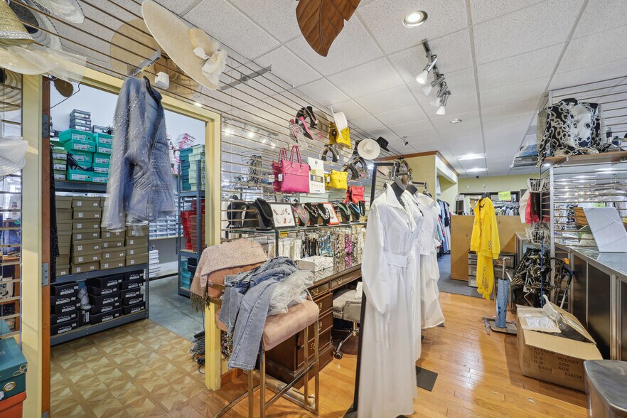 5061 Allentown Rd, Suitland, MD à vendre - Photo intérieure - Image 3 de 50