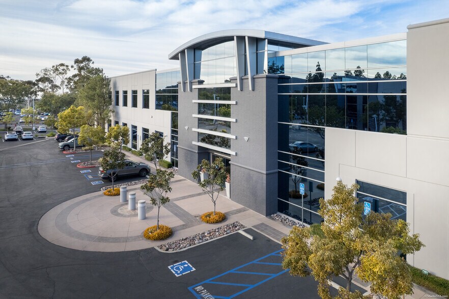 15378 Avenue of Science, San Diego, CA à louer - Photo du bâtiment - Image 1 de 4