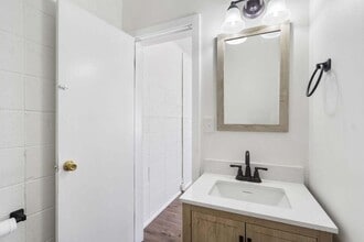 1464 E Commercial St, Springfield, MO for lease Interior Photo- Image 1 of 4