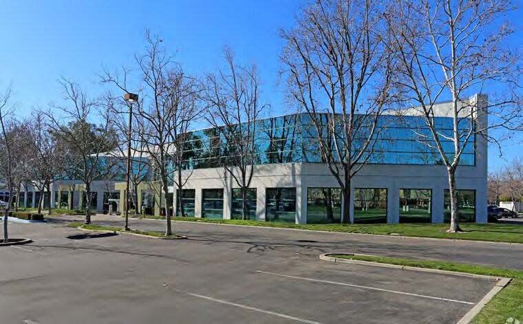 6601 Owens Dr, Pleasanton, CA à louer - Photo du bâtiment - Image 3 de 9