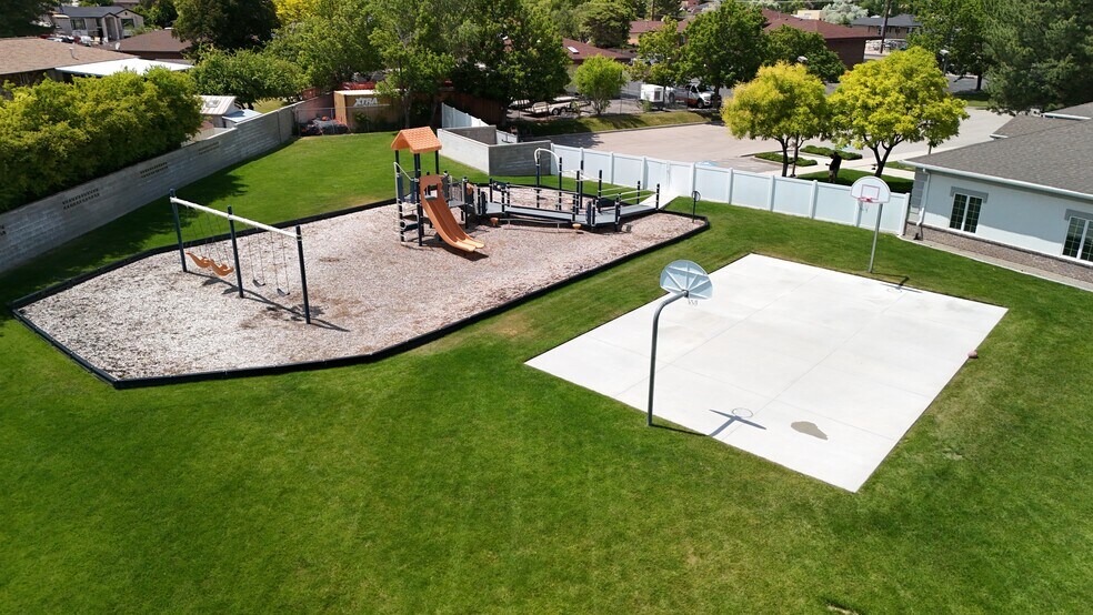 2751-2761 W 9000 S, West Jordan, UT à vendre - Photo du bâtiment - Image 3 de 8