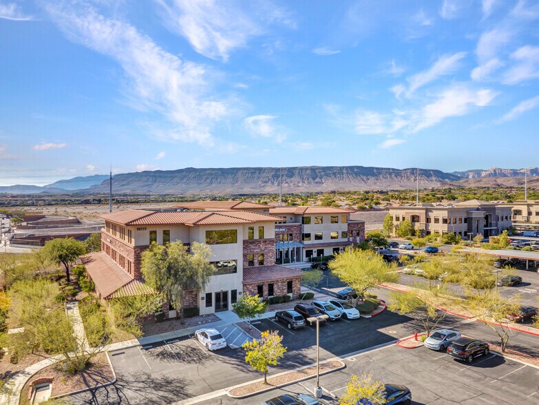 10777 W Twain Ave, Las Vegas, NV à vendre - Photo du bâtiment - Image 2 de 9