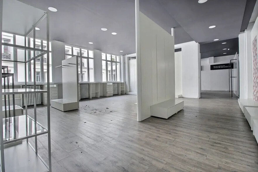 Office in Paris for lease - Building Photo - Image 2 of 11