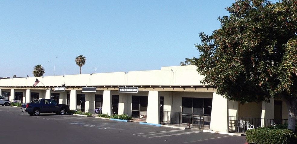 1101 S Grand Ave, Santa Ana, CA for lease - Building Photo - Image 2 of 7