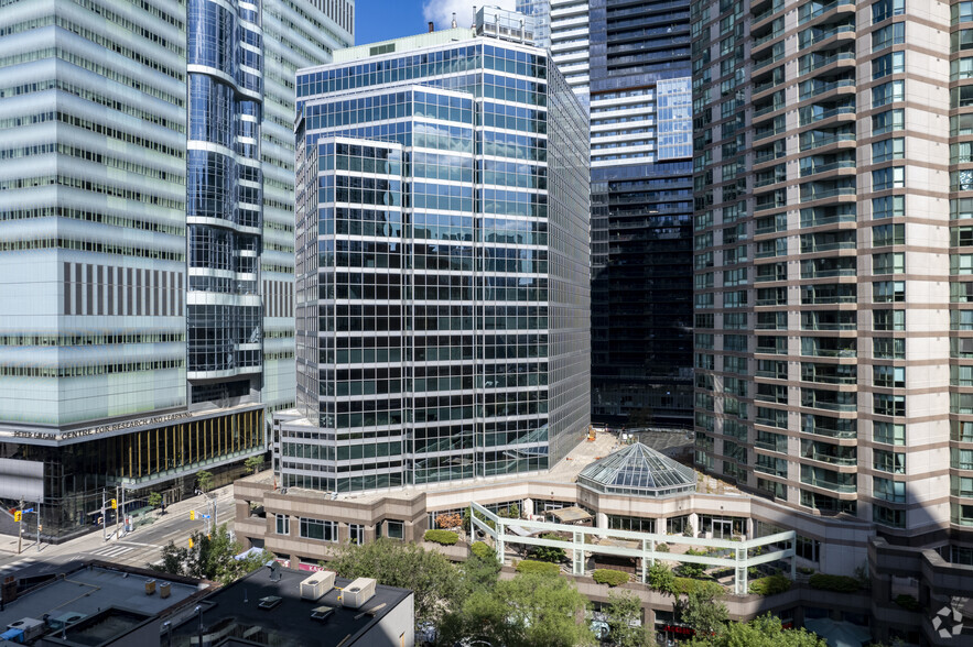 655 Bay St, Toronto, ON for lease - Building Photo - Image 1 of 5