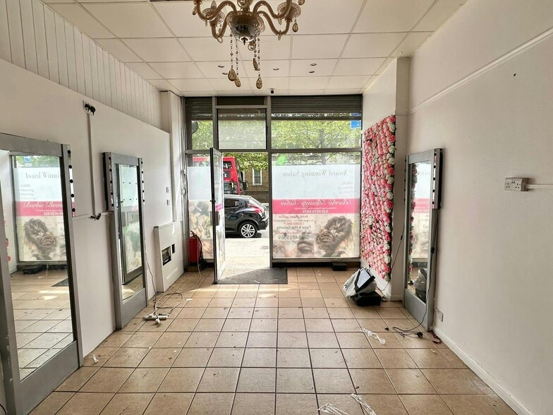 118 Goldhawk Rd, London for lease - Building Photo - Image 3 of 7