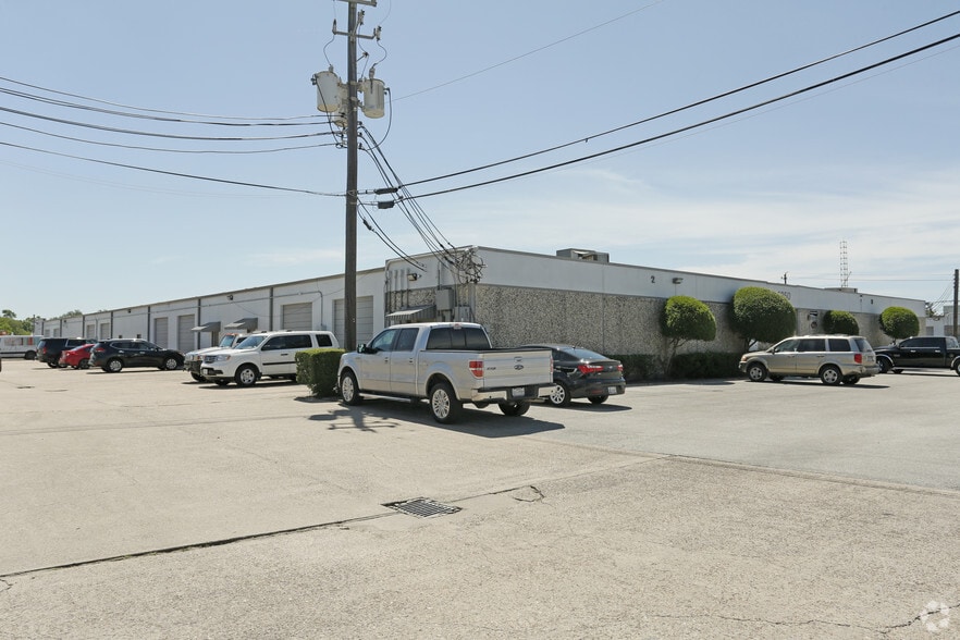 5250 Gulfton St, Houston, TX for lease - Primary Photo - Image 1 of 9