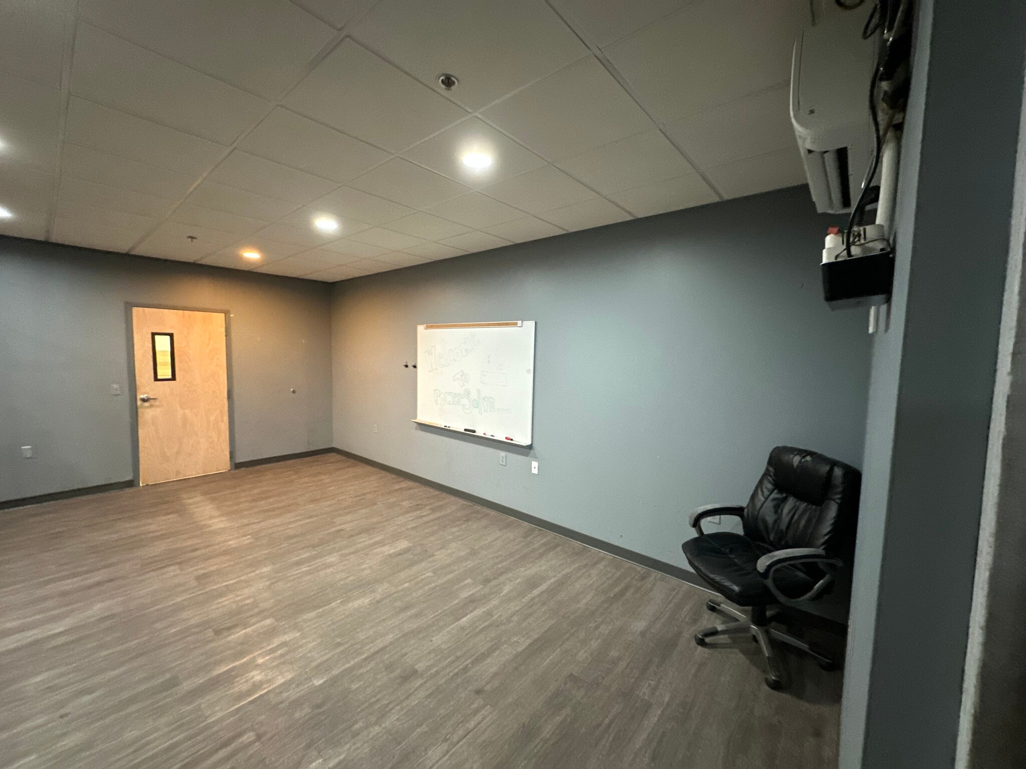 112-118 Jones St, Fuquay Varina, NC for lease Interior Photo- Image 1 of 7