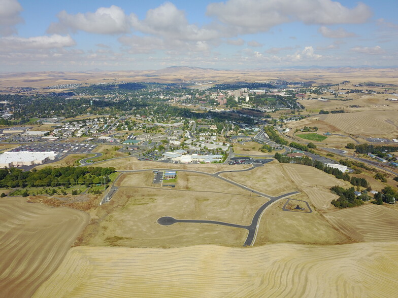 2035 SE Grande Ronde Ct, Pullman, WA à vendre - Photo du b timent - Image 2 de 6