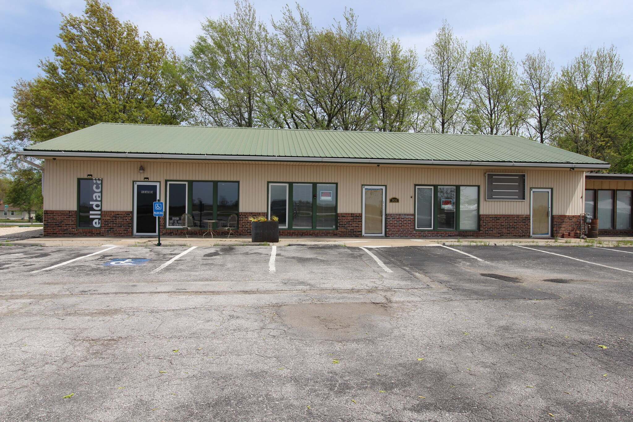 20285 Metcalf Ave, Bucyrus, KS for lease Primary Photo- Image 1 of 14