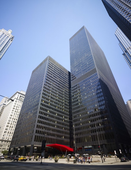 225 N Michigan Ave, Chicago, IL à louer - Photo du bâtiment - Image 2 de 17