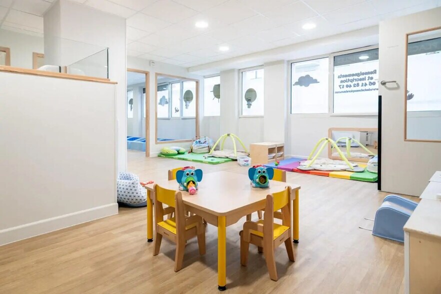 Office in Levallois-Perret for sale - Interior Photo - Image 1 of 6