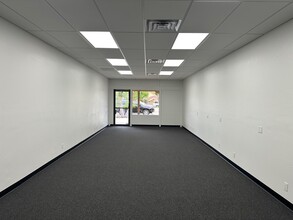 240-260 W Crest St, Escondido, CA for lease Building Photo- Image 2 of 13