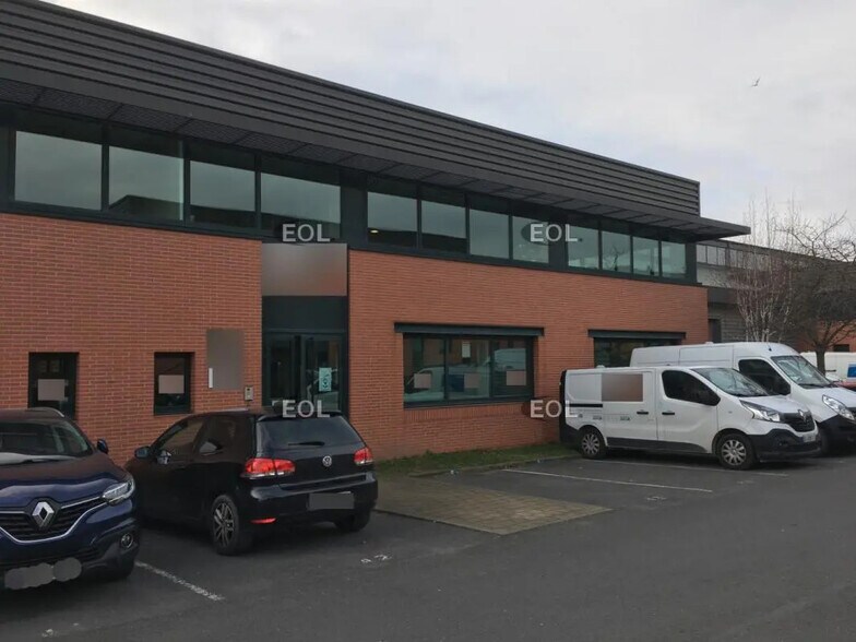 Flex dans Saint-Denis à louer - Photo du bâtiment - Image 3 de 3